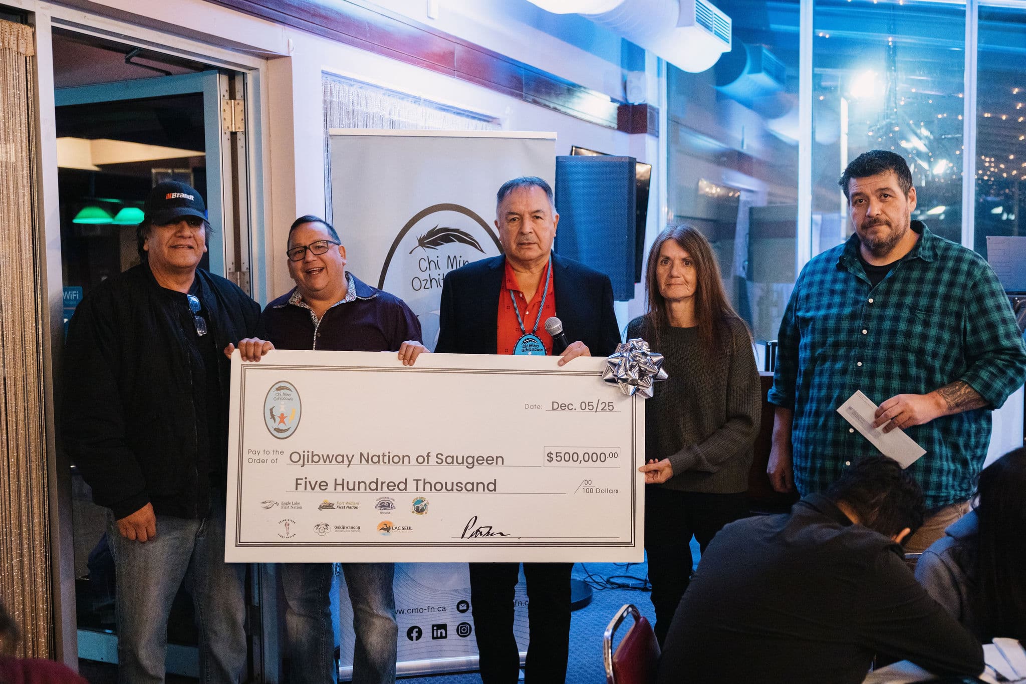 Chi Mino Ozhitoowin presents a community investment cheque to the Ojibway Nation of Saugeen.